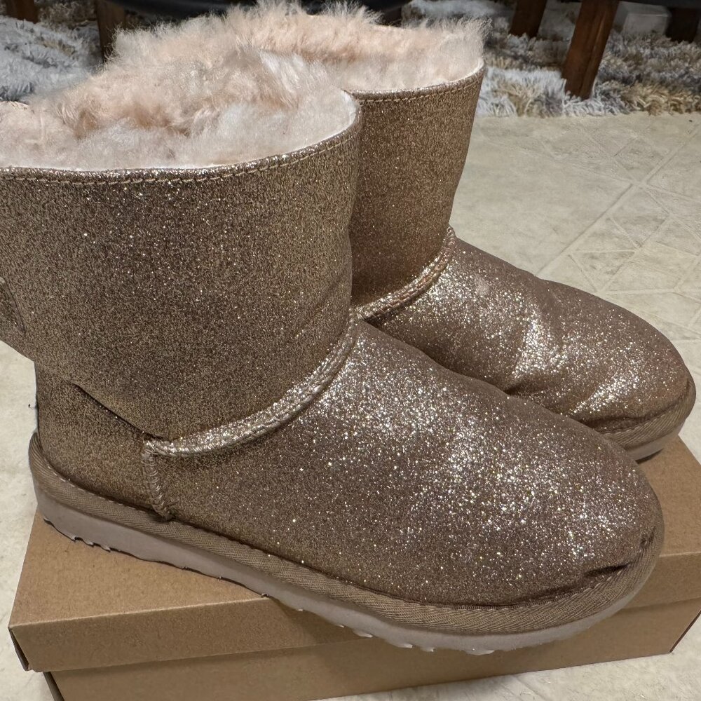 UGG Mini Bailey Bow Sparkle Gold Boots – Size 6, Like New!